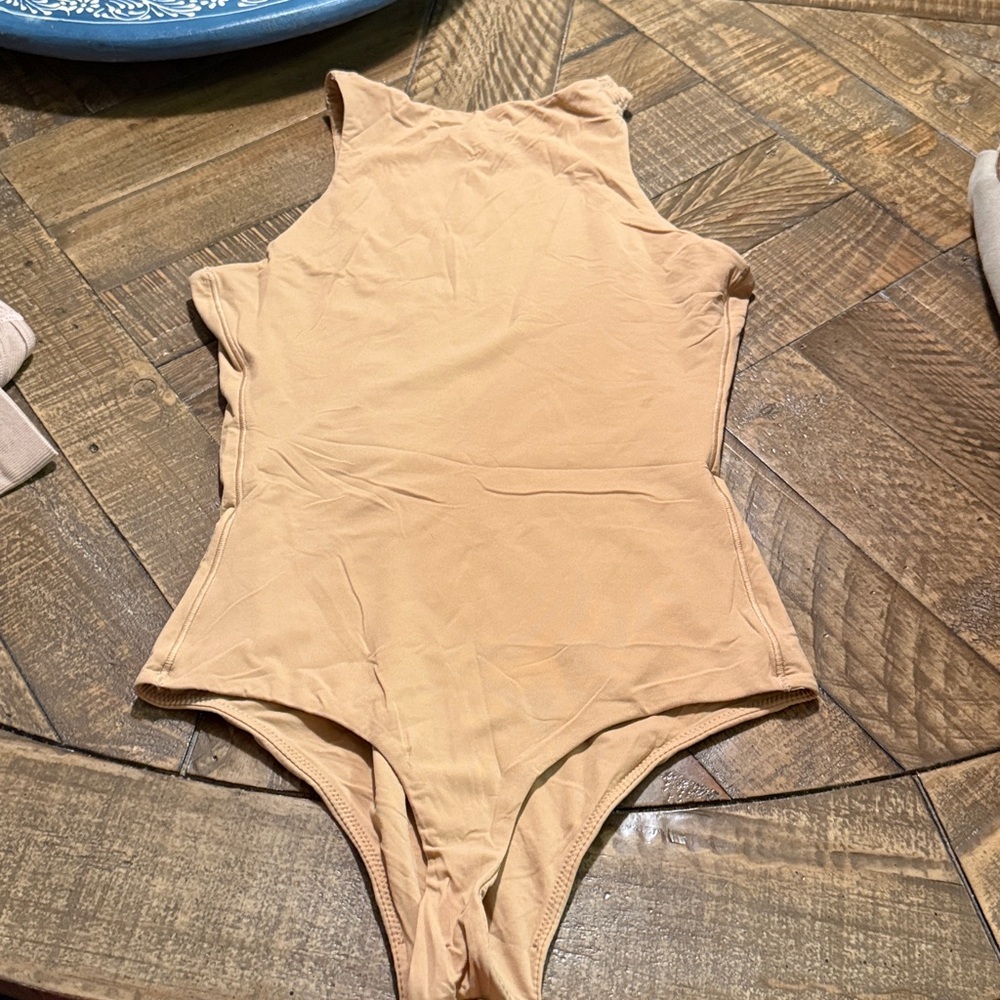 SKIMS fits everybody high neck bodysuit in Sienna ,sz small - Picture 5 of 8
